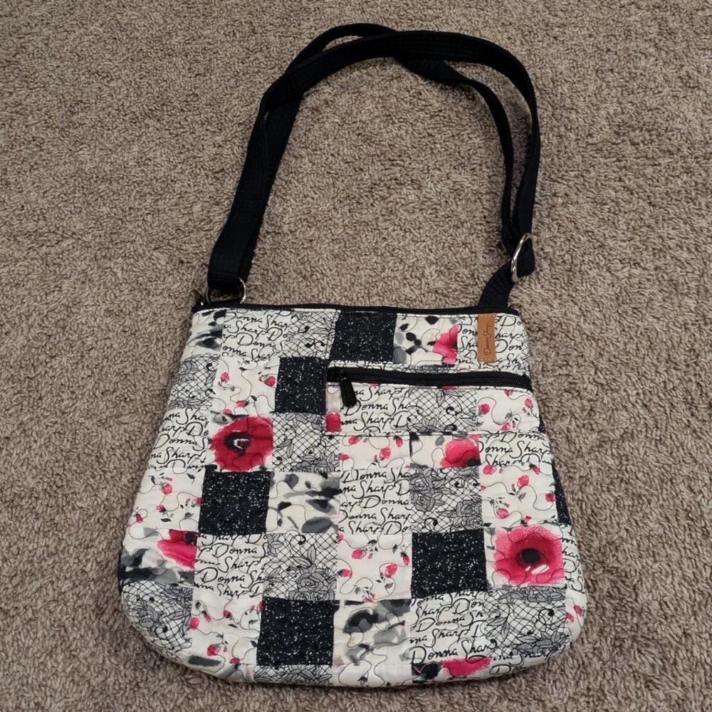Donna Sharp Y2K vintage early 2000s style pink and black quilted patchwork purse